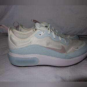 Women Nikes